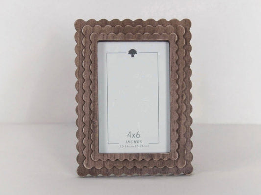 Scalloped white 4x6 Picture Frame