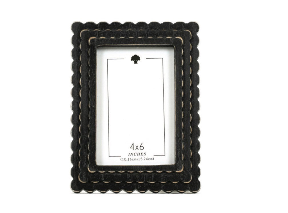 Scalloped white 4x6 Picture Frame