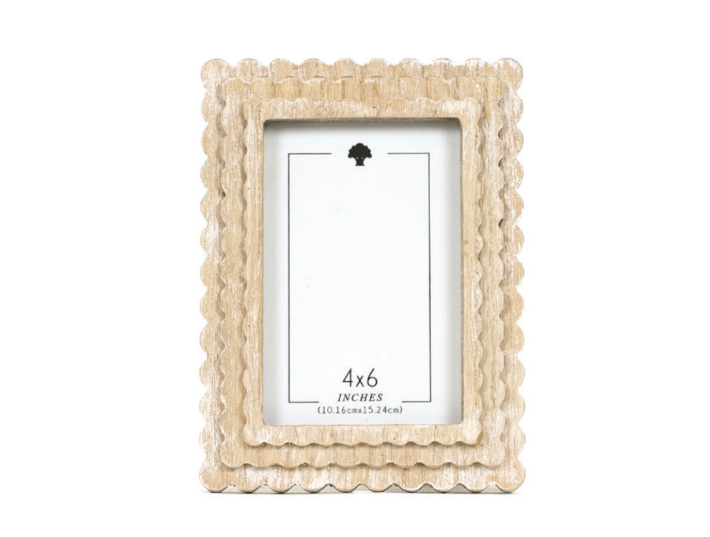 Scalloped white 4x6 Picture Frame