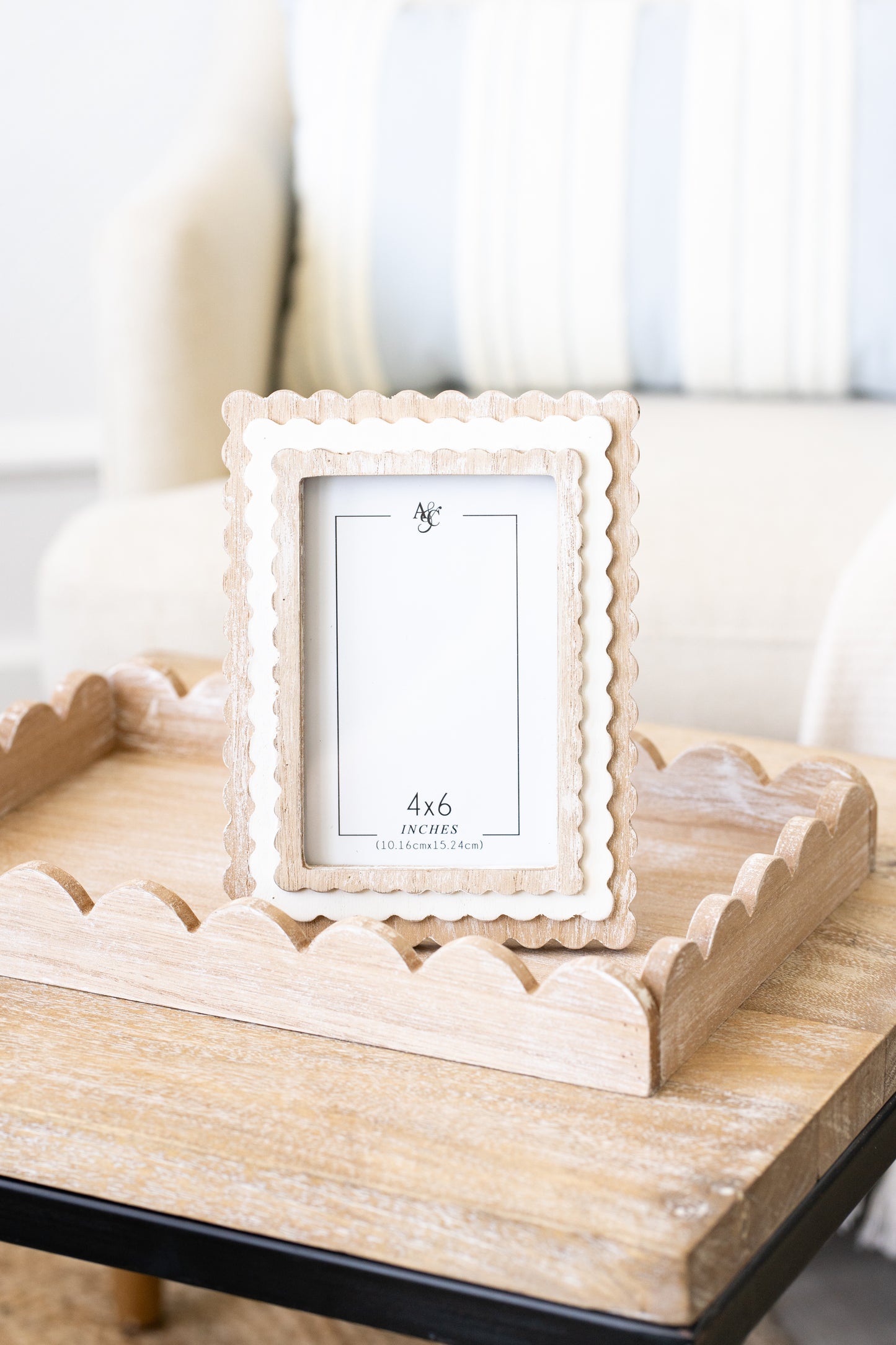 Scalloped white 4x6 Picture Frame